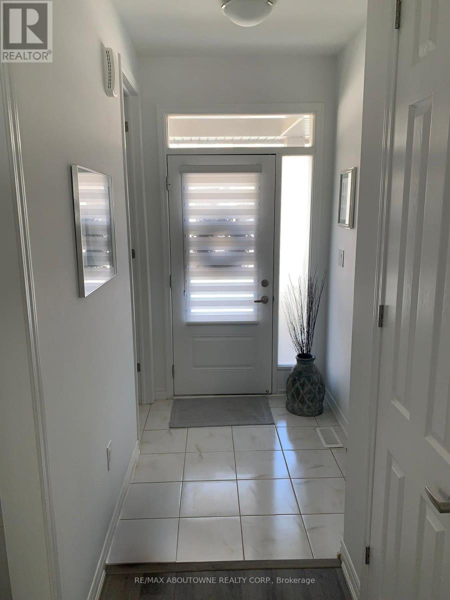 828 Aspen Terrace, Milton, Ontario  L9E 1S2 - Photo 3 - W13860110