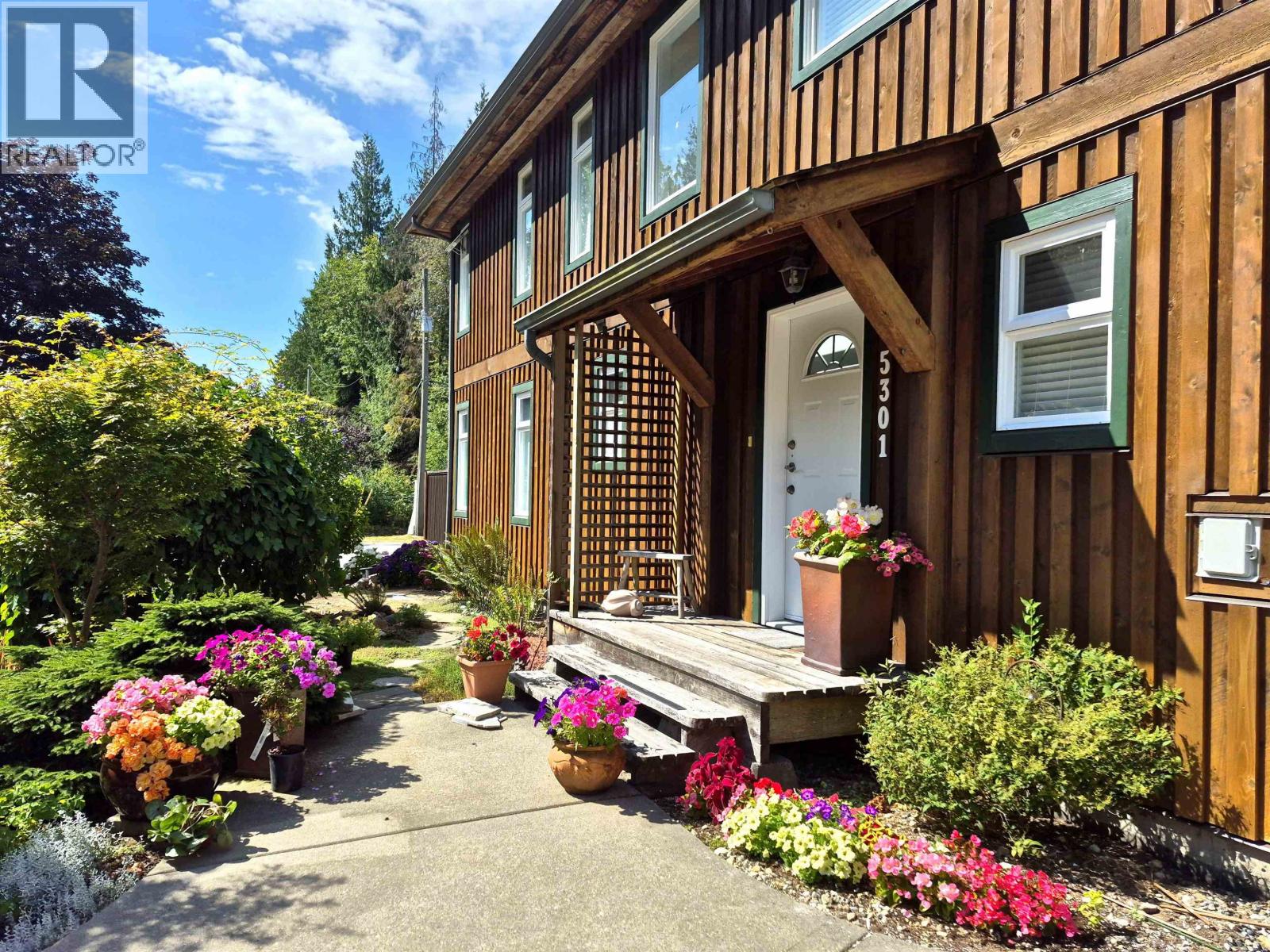 5301 Stamford Place, Sechelt, British Columbia  V7Z 0C2 - Photo 3 - R3172160