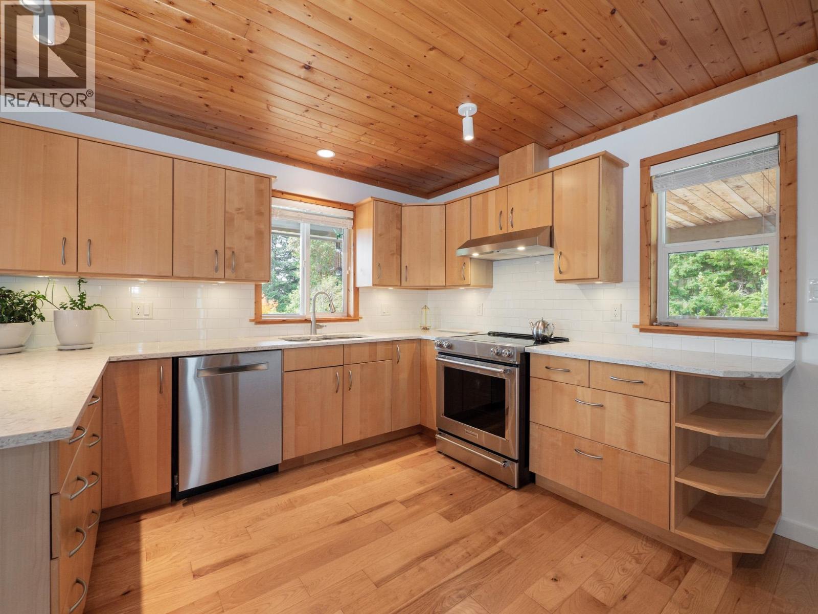 5301 Stamford Place, Sechelt, British Columbia  V7Z 0C2 - Photo 9 - R3172160