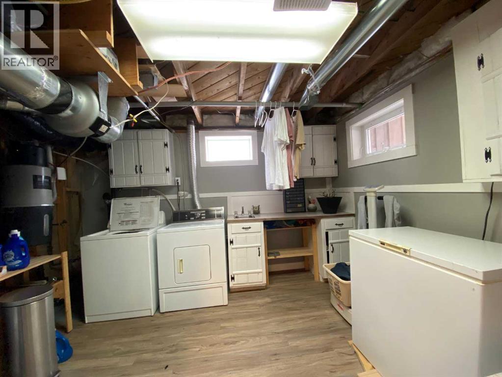 13302 15 Avenue, Blairmore, Alberta  T0K 0E0 - Photo 28 - A2347130