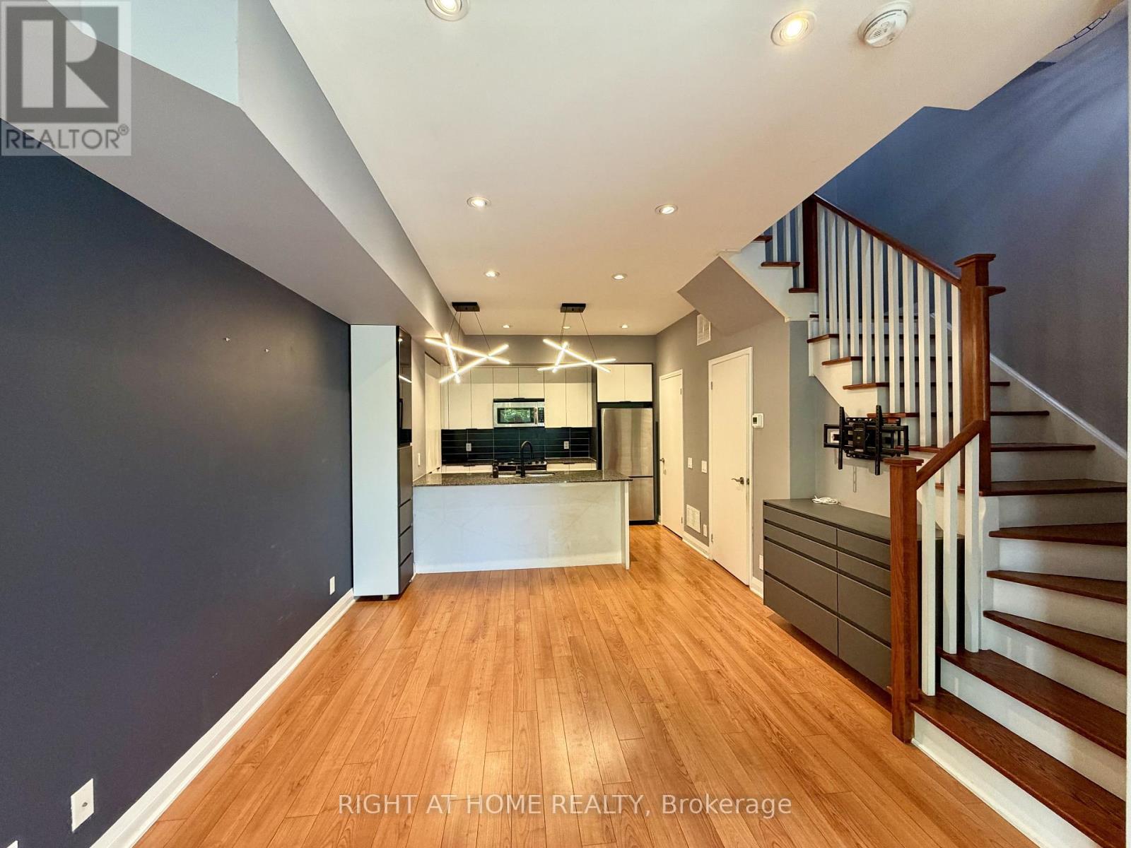 1 - 15 Valhalla Inn Road, Toronto, Ontario  M9B 1S9 - Photo 11 - W13712856