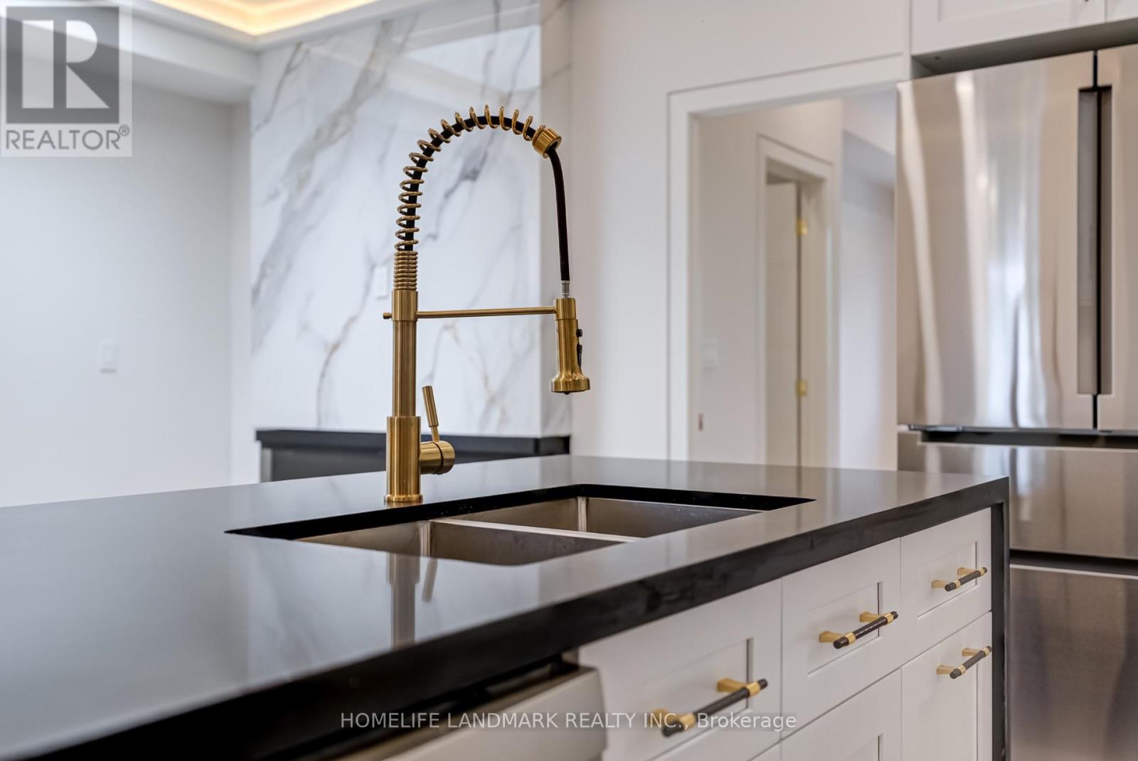 The Palazzo - 23 Coulson Avenue, Toronto, Ontario  M4V 1Y3 - Photo 11 - C13860140