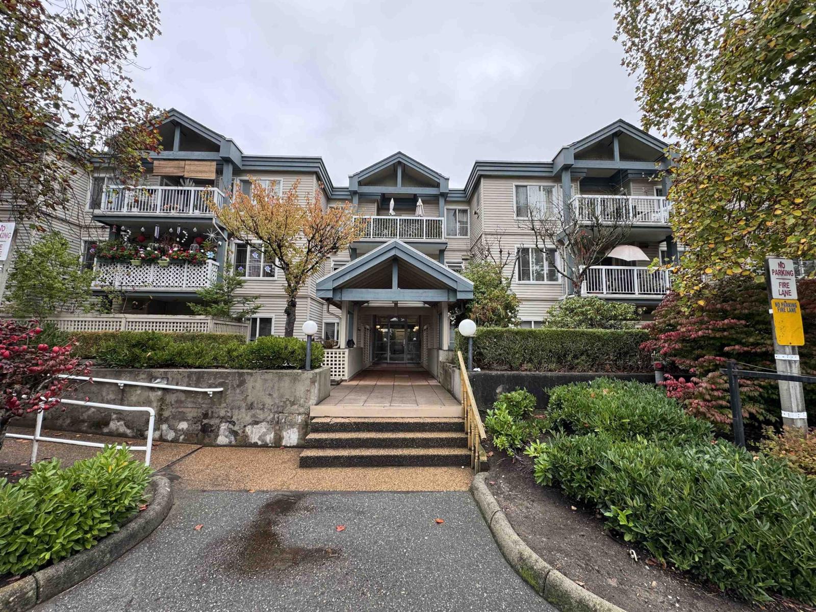 302 10668 138 ST, Surrey, British Columbia