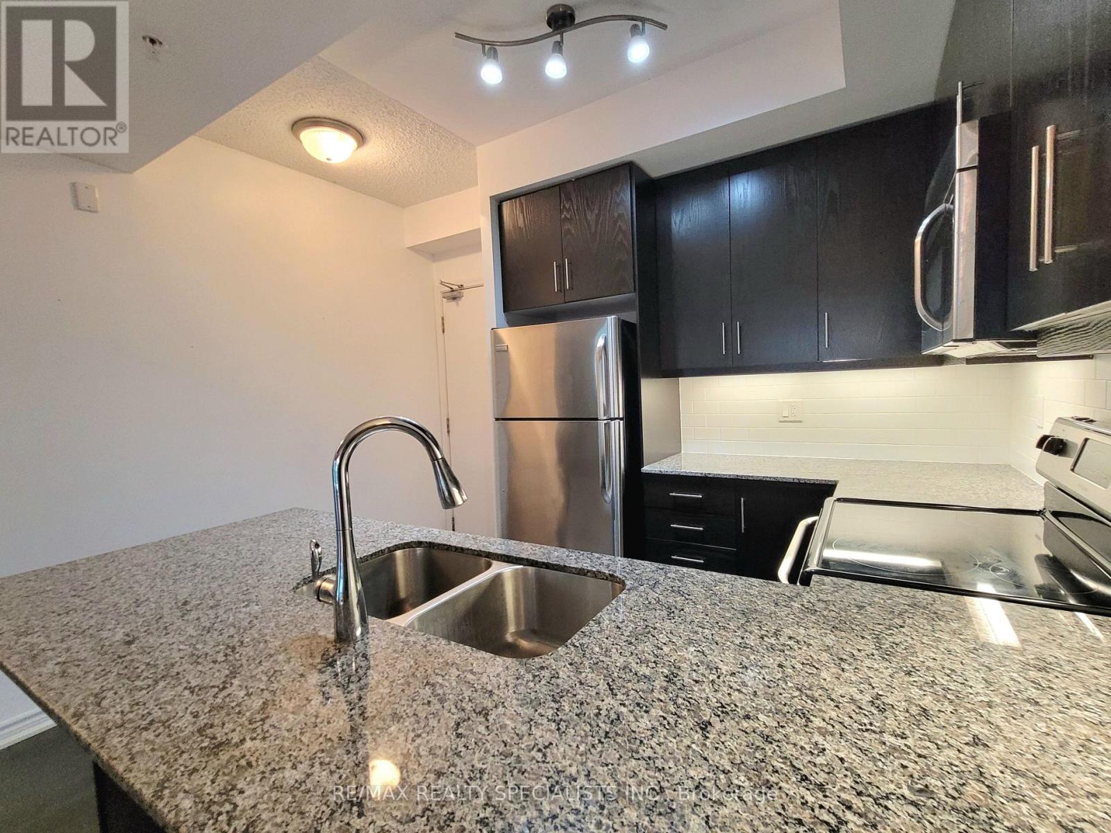 823 - 15 James Finlay Way, Toronto, Ontario  M3M 0B3 - Photo 4 - W13859708