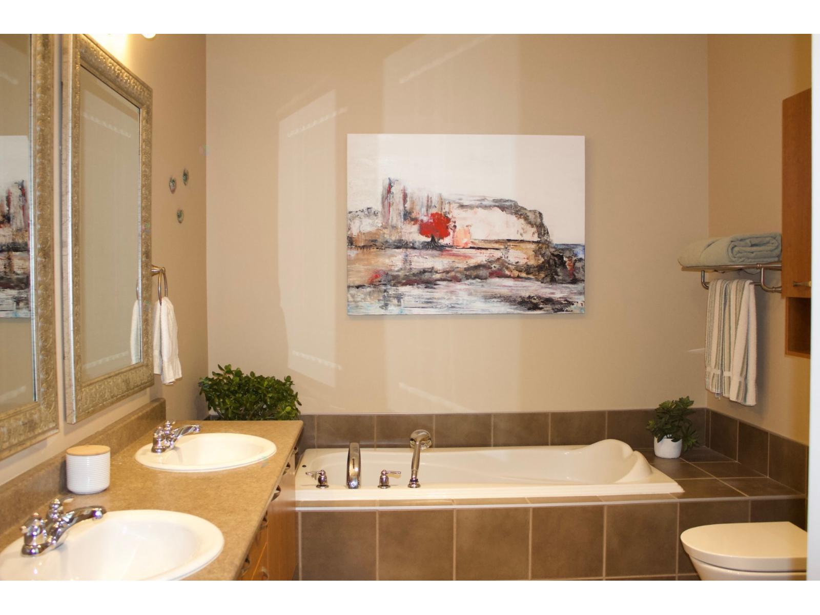 9 Av. de Sardaigne|#207 Candiac Quebec Canada J5R0E5 4