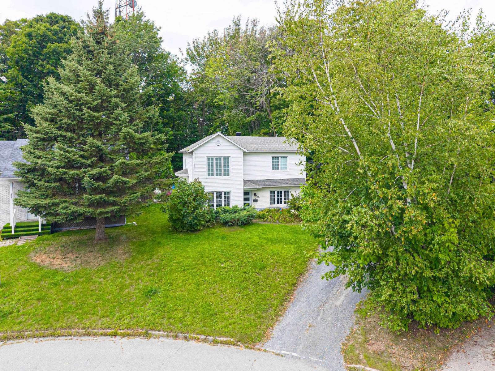 305 Rue Demers Sherbrooke (Fleurimont) Quebec Canada J1E3W9 2