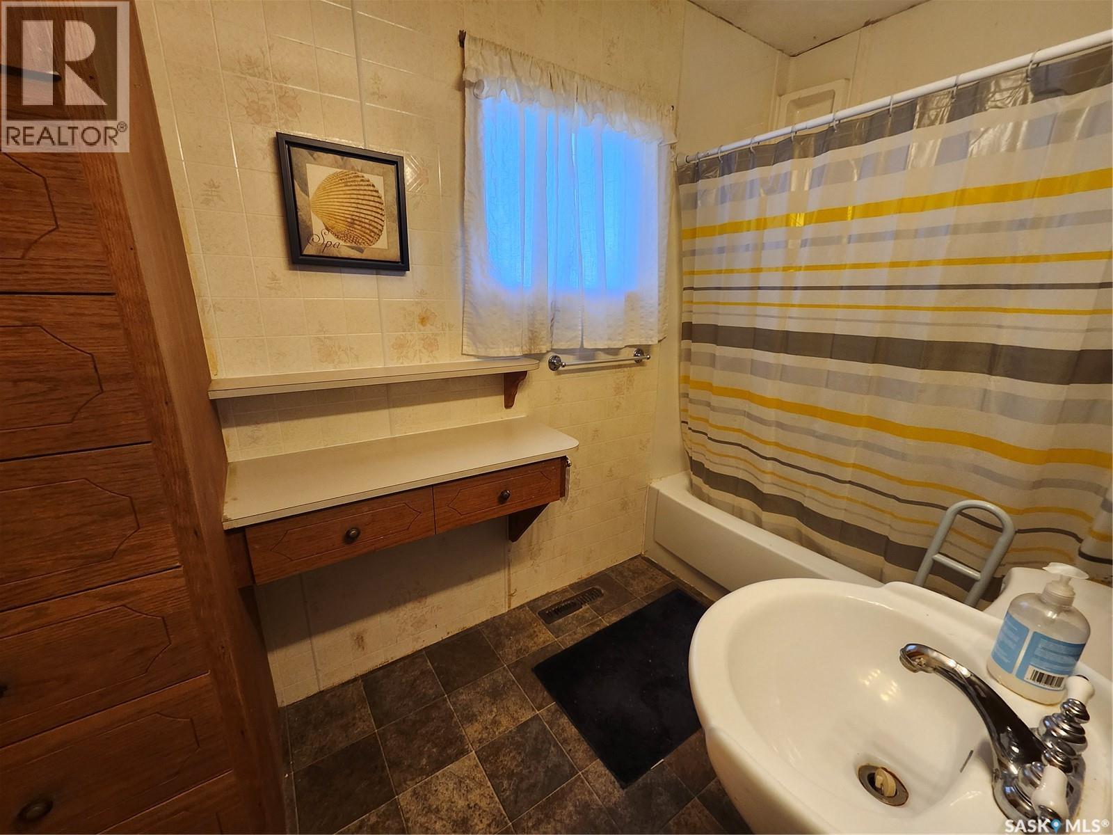 115 Halyard Street, Pennant, Saskatchewan  S0N 1X0 - Photo 18 - SK050327