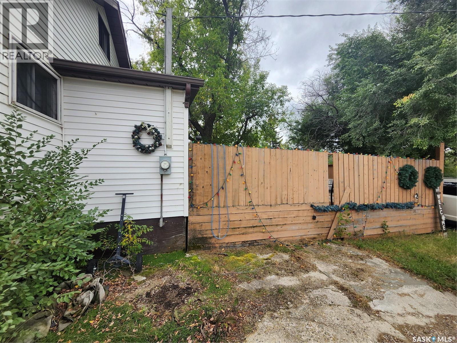 115 Halyard Street, Pennant, Saskatchewan  S0N 1X0 - Photo 3 - SK050327