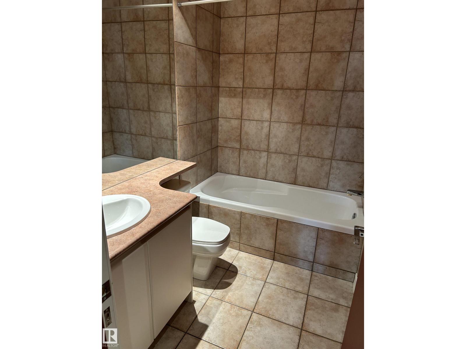 #206 11415 100 AV NW