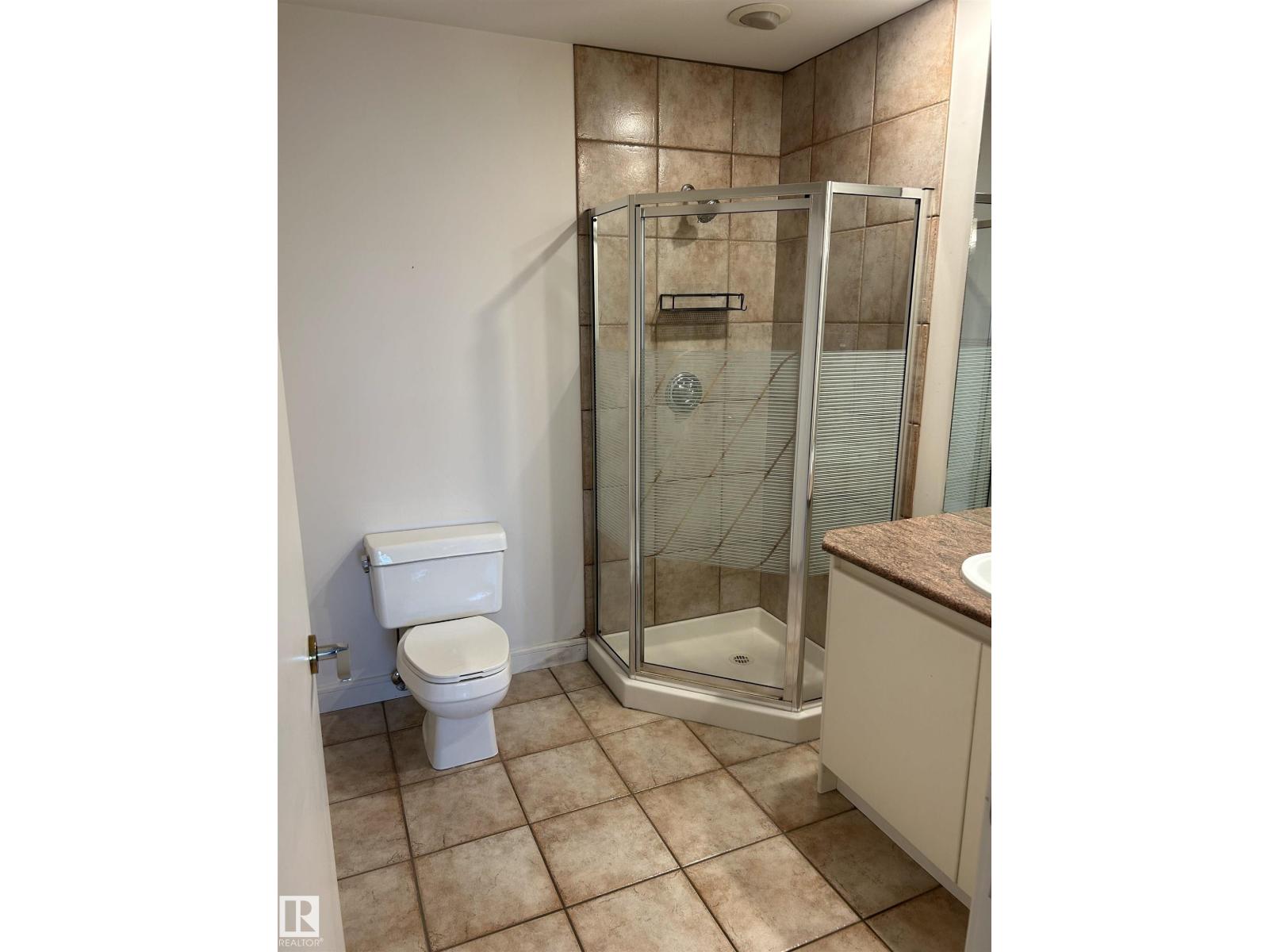 #206 11415 100 AV NW