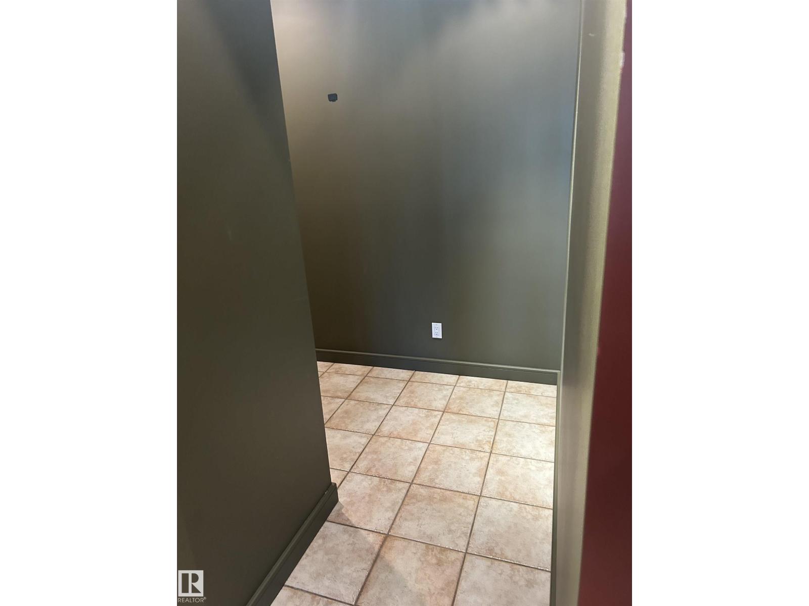 #206 11415 100 AV NW
