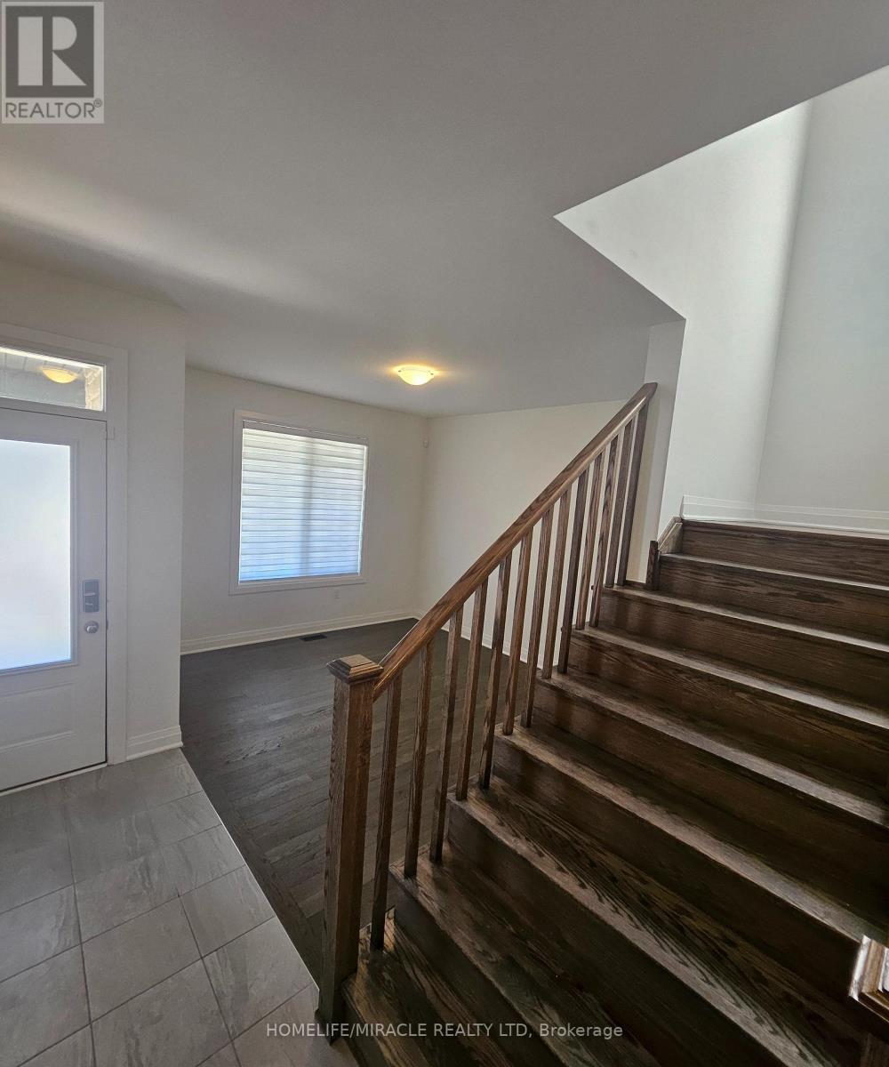 1869 Narcissus Gardens, Pickering, Ontario  L1X 2R2 - Photo 3 - E13642430