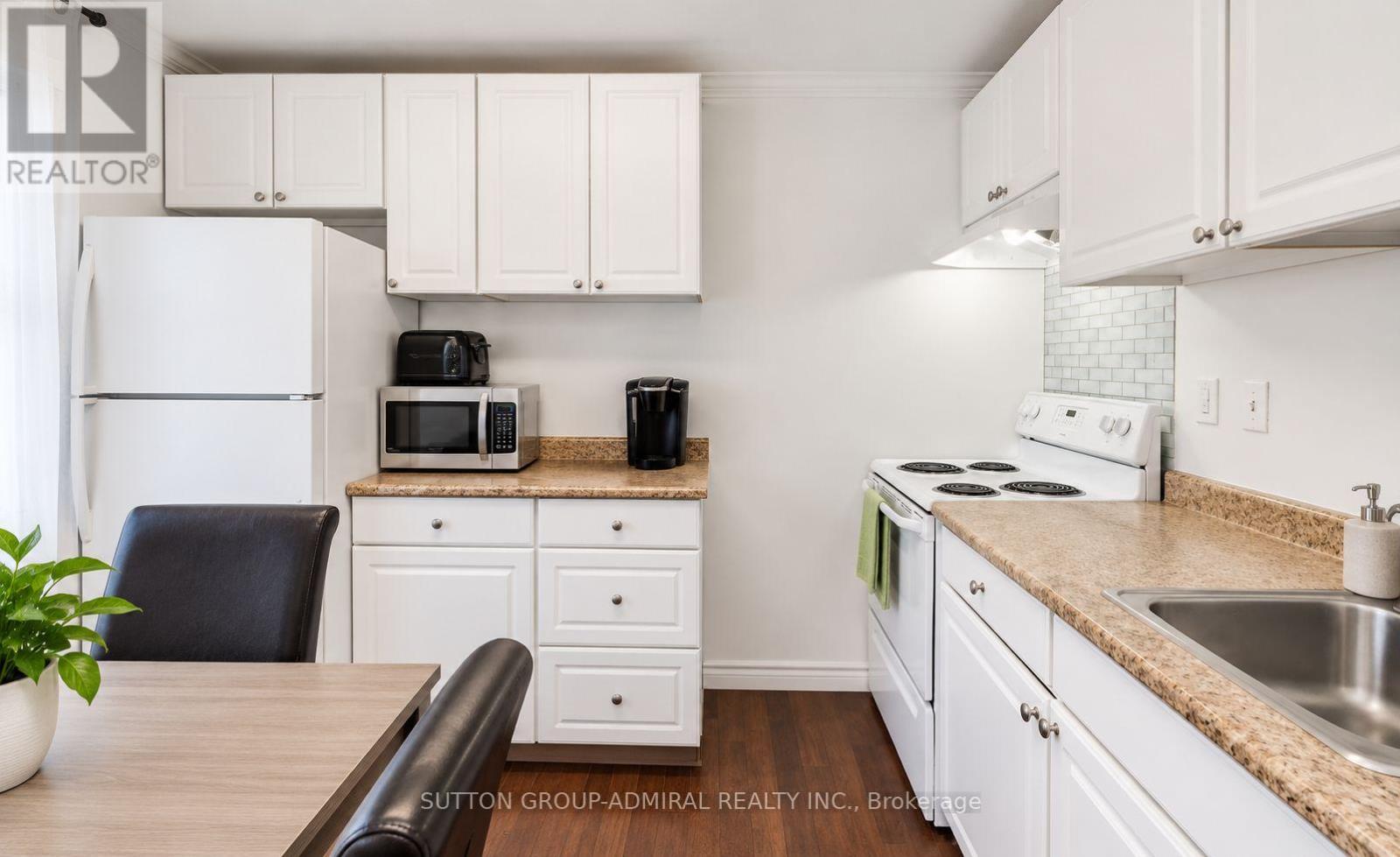 Upper - 2538 Weston Road, Toronto, Ontario  M9N 2A6 - Photo 3 - W13813498