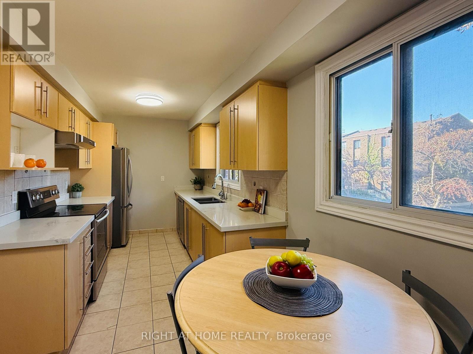 70 Spire Hillway Way, Toronto, Ontario  M2H 3A4 - Photo 13 - C13860216