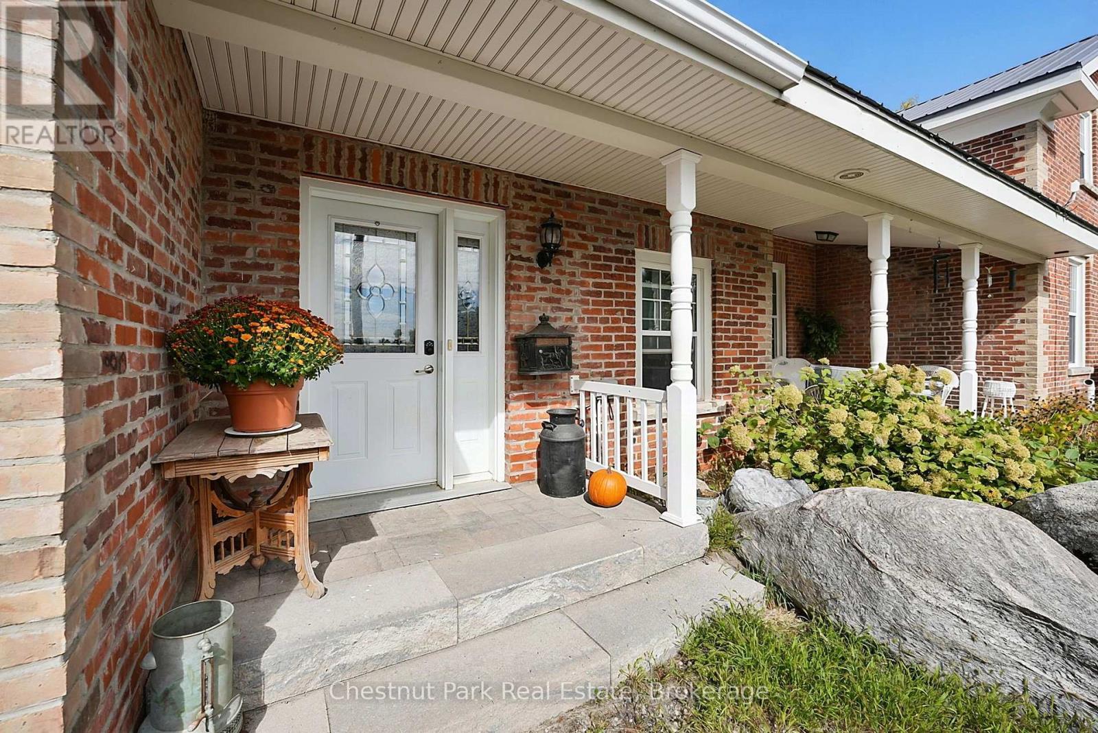 1164 Fairgrounds Road N, Clearview, Ontario L0M 1S0 - Photo 4 - S13845130