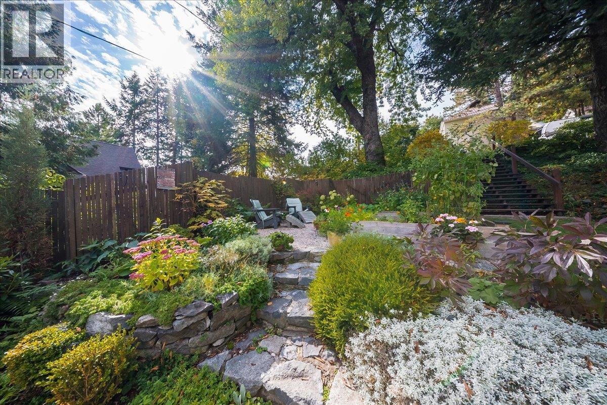 1760 Park Street, Rossland, British Columbia  V0G 1Y0 - Photo 4 - 10402673