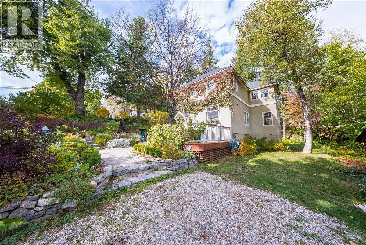 1760 Park Street, Rossland, British Columbia  V0G 1Y0 - Photo 3 - 10402673