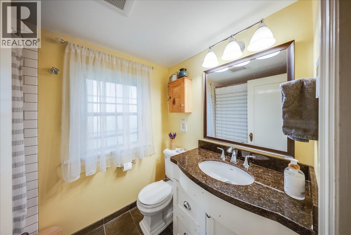 1760 Park Street, Rossland, British Columbia  V0G 1Y0 - Photo 22 - 10402673