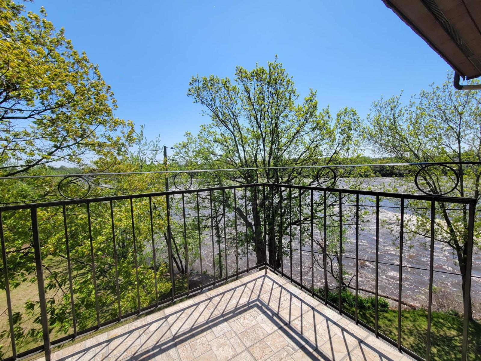 1270 Rue François-Paquin|#6 Terrebonne (Terrebonne) Quebec Canada J6W3Z8 4