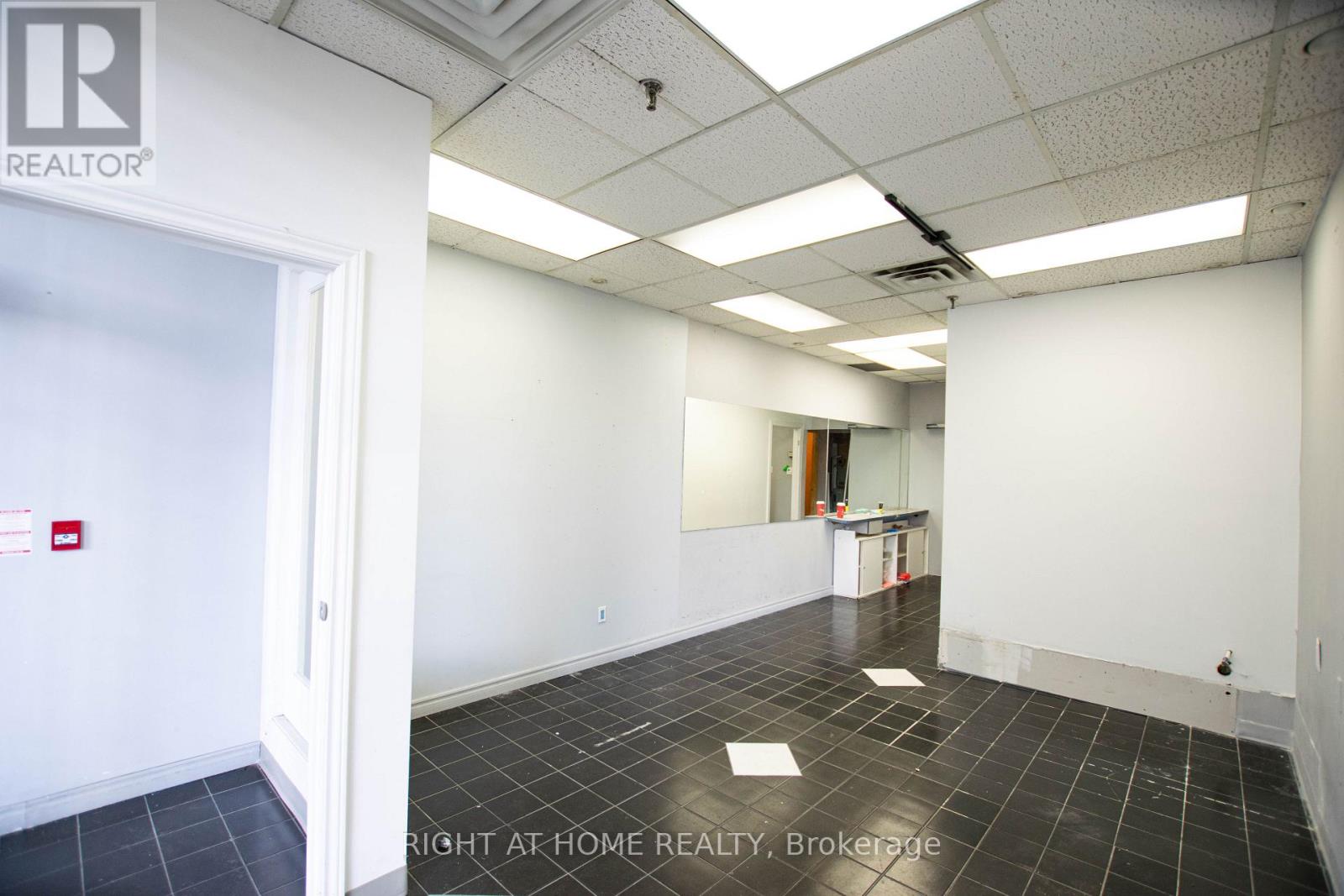 105 - 2347 Kennedy Road, Toronto, Ontario  M1T 3T8 - Photo 2 - E13860268