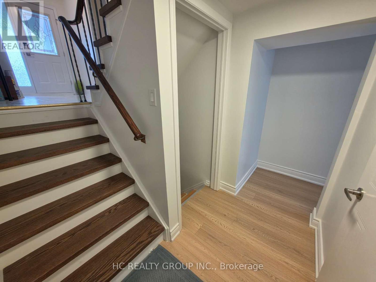 70 Copperwood Square, Toronto, Ontario  M1V 2C1 - Photo 3 - E13860278