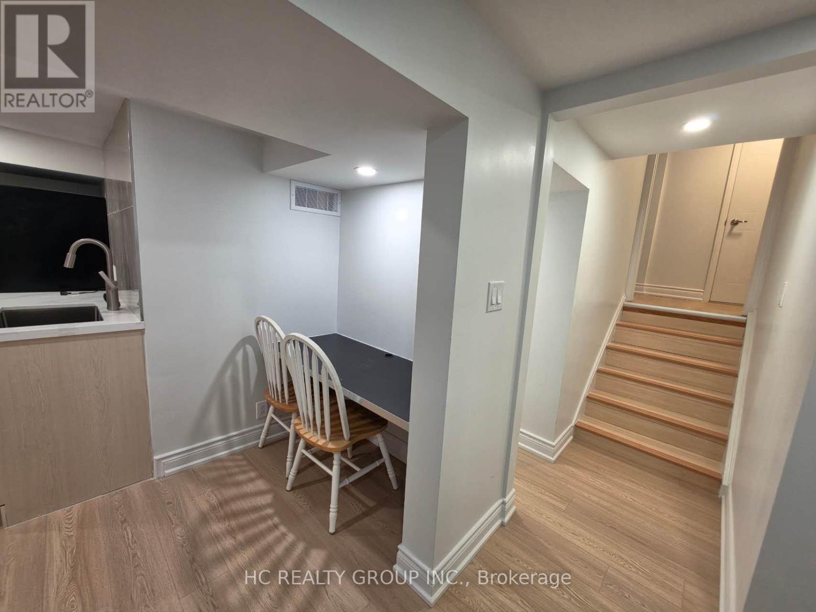 70 Copperwood Square, Toronto, Ontario  M1V 2C1 - Photo 7 - E13860278