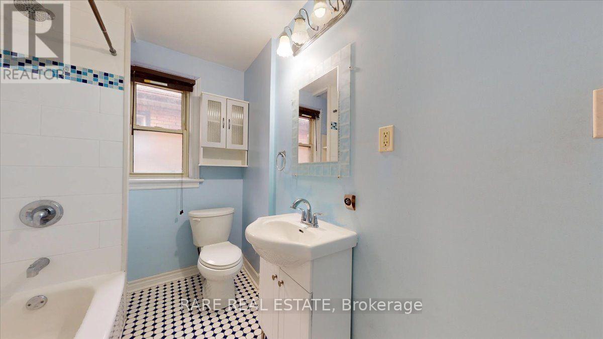 2 - 8 Balsam Avenue N, Hamilton, Ontario  L8L 6Y2 - Photo 24 - X13860276