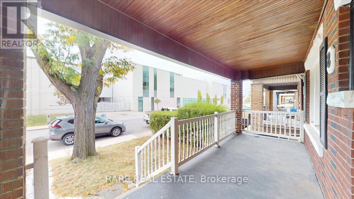 2 - 8 Balsam Avenue N, Hamilton, Ontario  L8L 6Y2 - Photo 3 - X13860276
