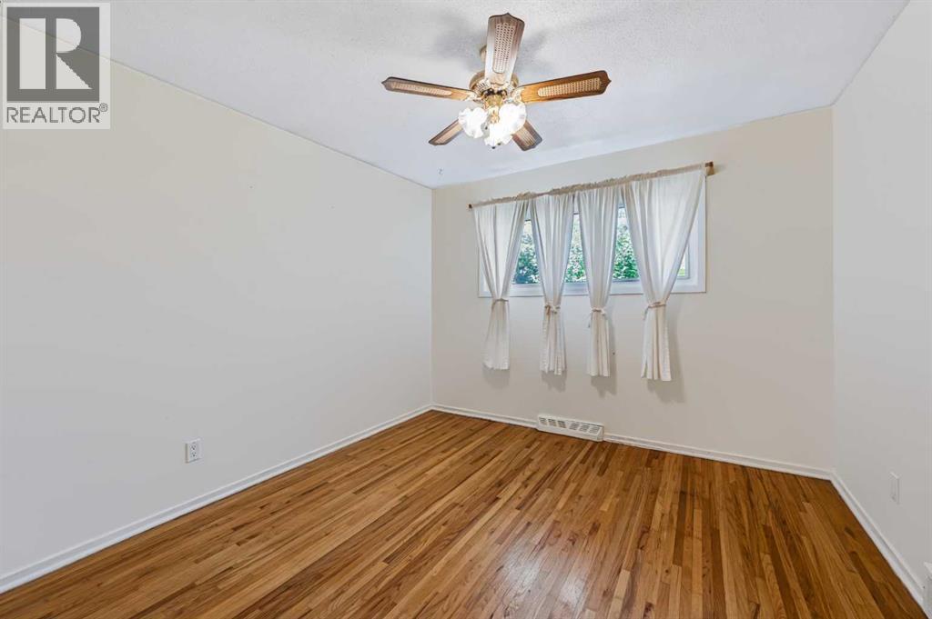 107 Hallbrook Drive Sw, Calgary, Alberta  T2V 3H8 - Photo 19 - A2346389