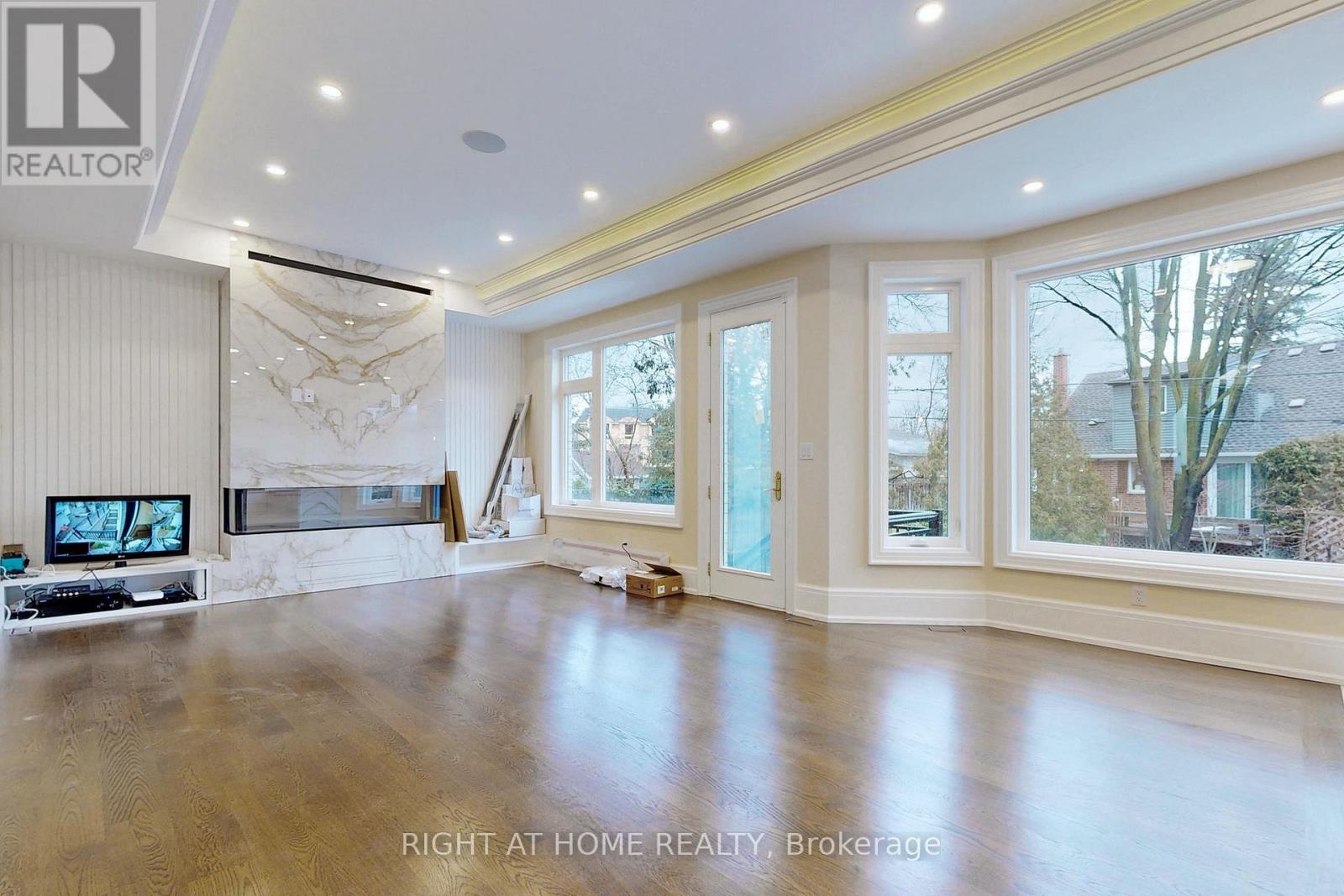 10 JOCELYN CRESCENT, Toronto, Ontario