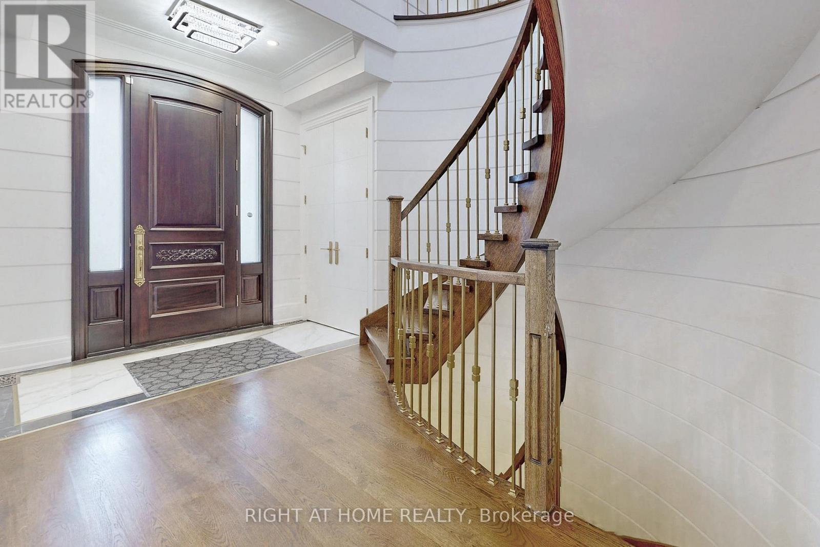 10 Jocelyn Crescent, Toronto, Ontario  M3B 1A2 - Photo 4 - C13860292