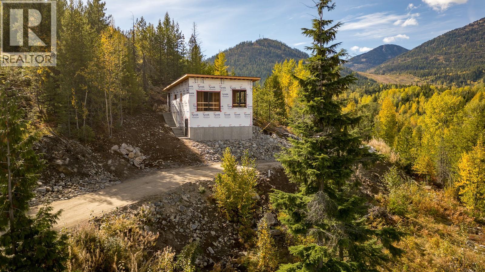 305 Richie Road, Rossland, British Columbia  V0G 1Y0 - Photo 3 - 10378316