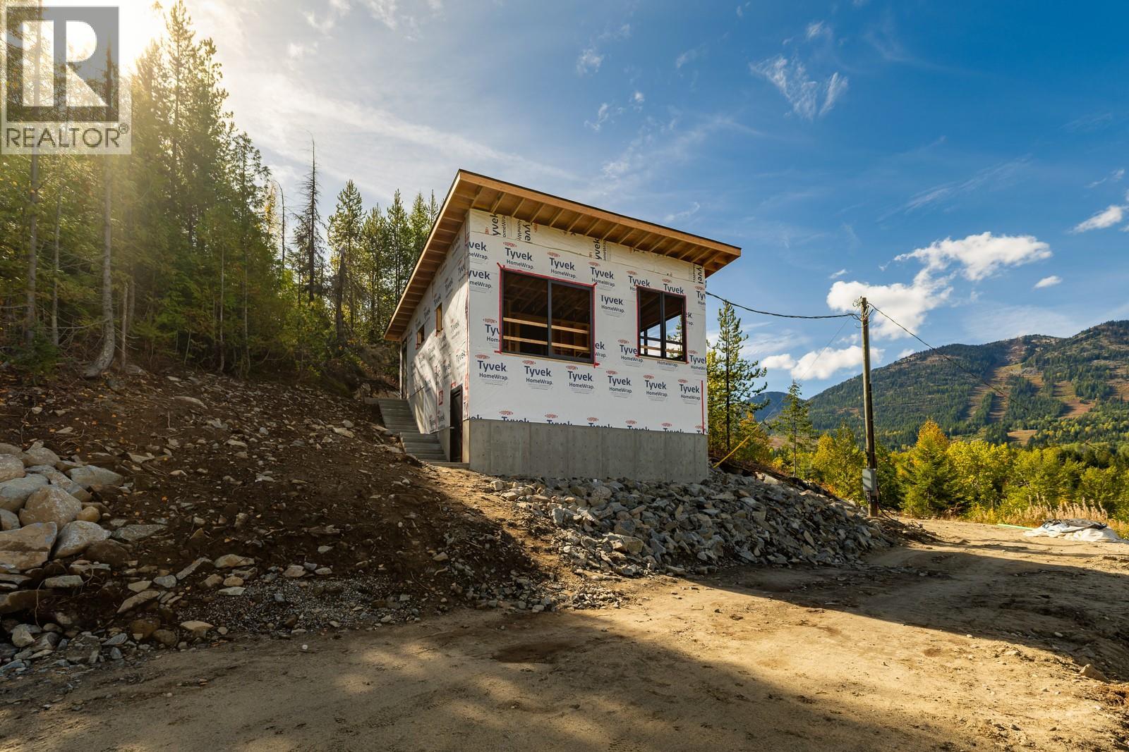 305 Richie Road, Rossland, British Columbia  V0G 1Y0 - Photo 10 - 10378316