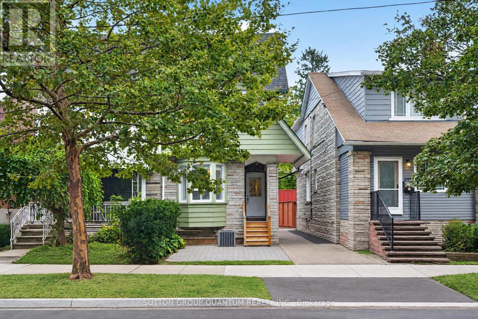 693 Greenwood Avenue, Toronto, Ontario  M4J 4B6 - Photo 2 - E13860348