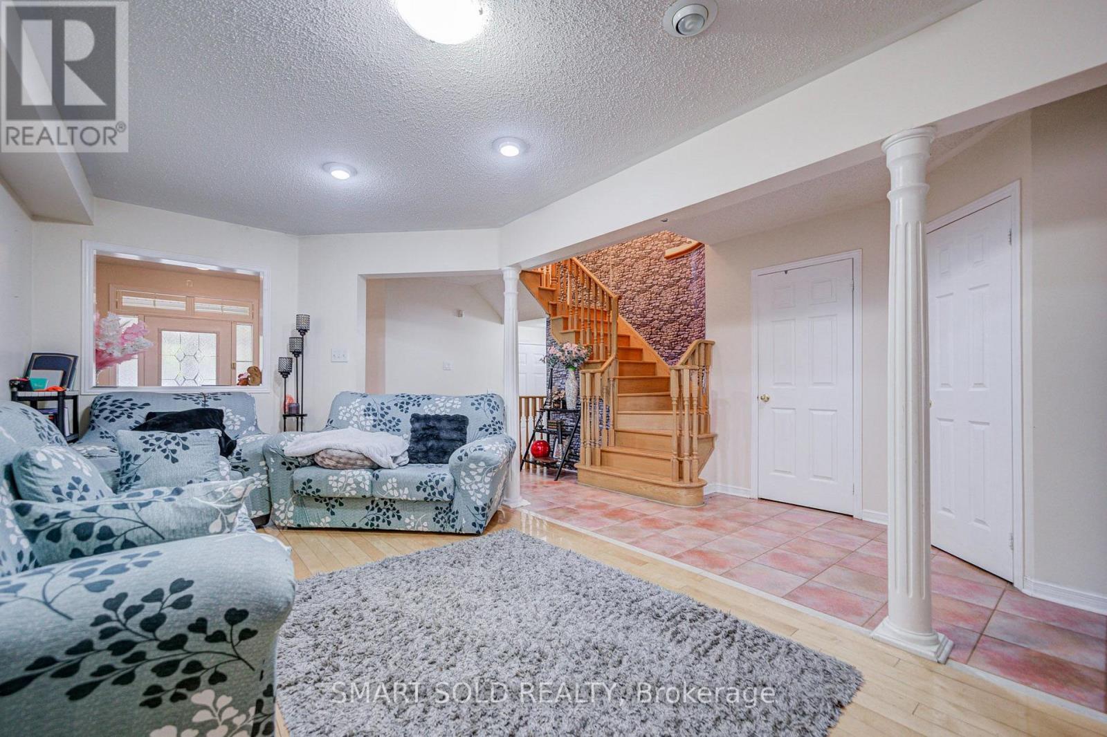 68 Harmony Road, Vaughan, Ontario  L4K 5G4 - Photo 5 - N13860332