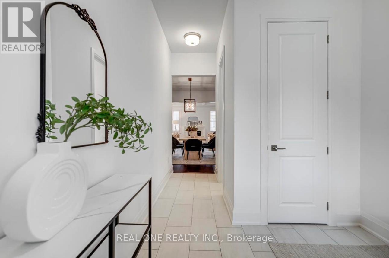 4157 Hillsborough Crescent, Oakville, Ontario  L6H 3P9 - Photo 3 - W13860342