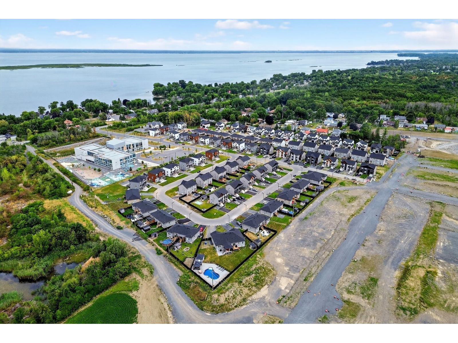 50 Rue Arlette-Vincter Léry Quebec Canada J6N0T7 3