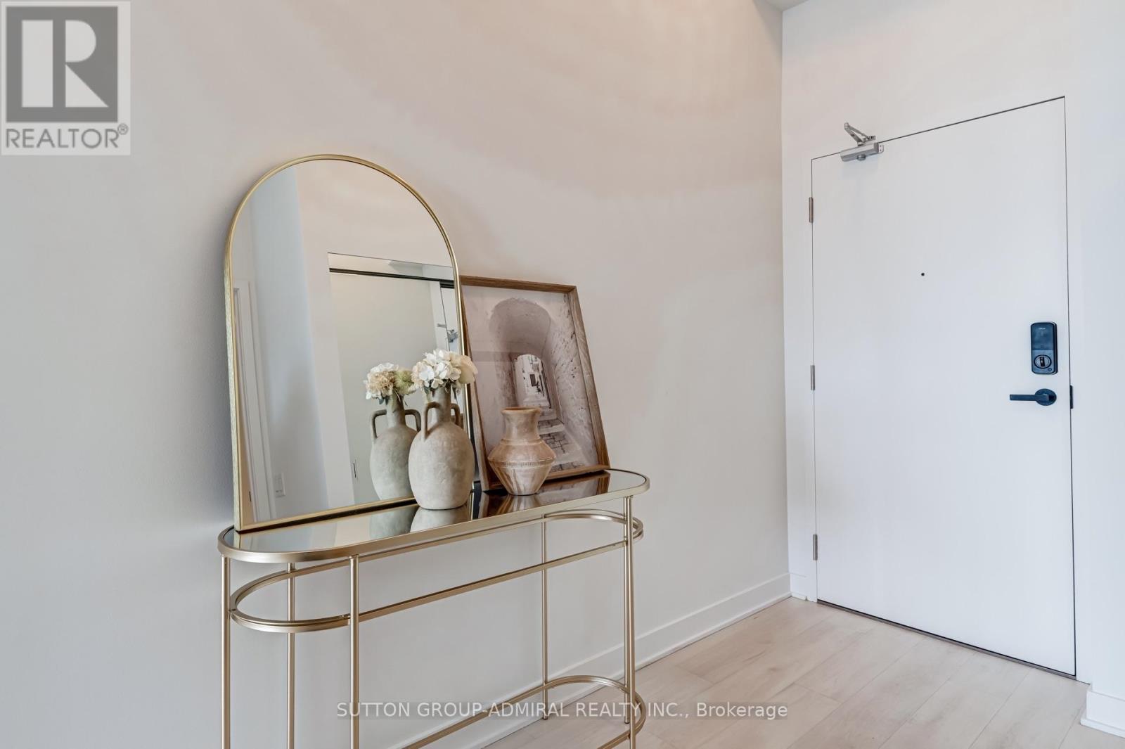2401 - 3900 Confederation Parkway, Mississauga, Ontario  L5B 0M3 - Photo 4 - W13860386