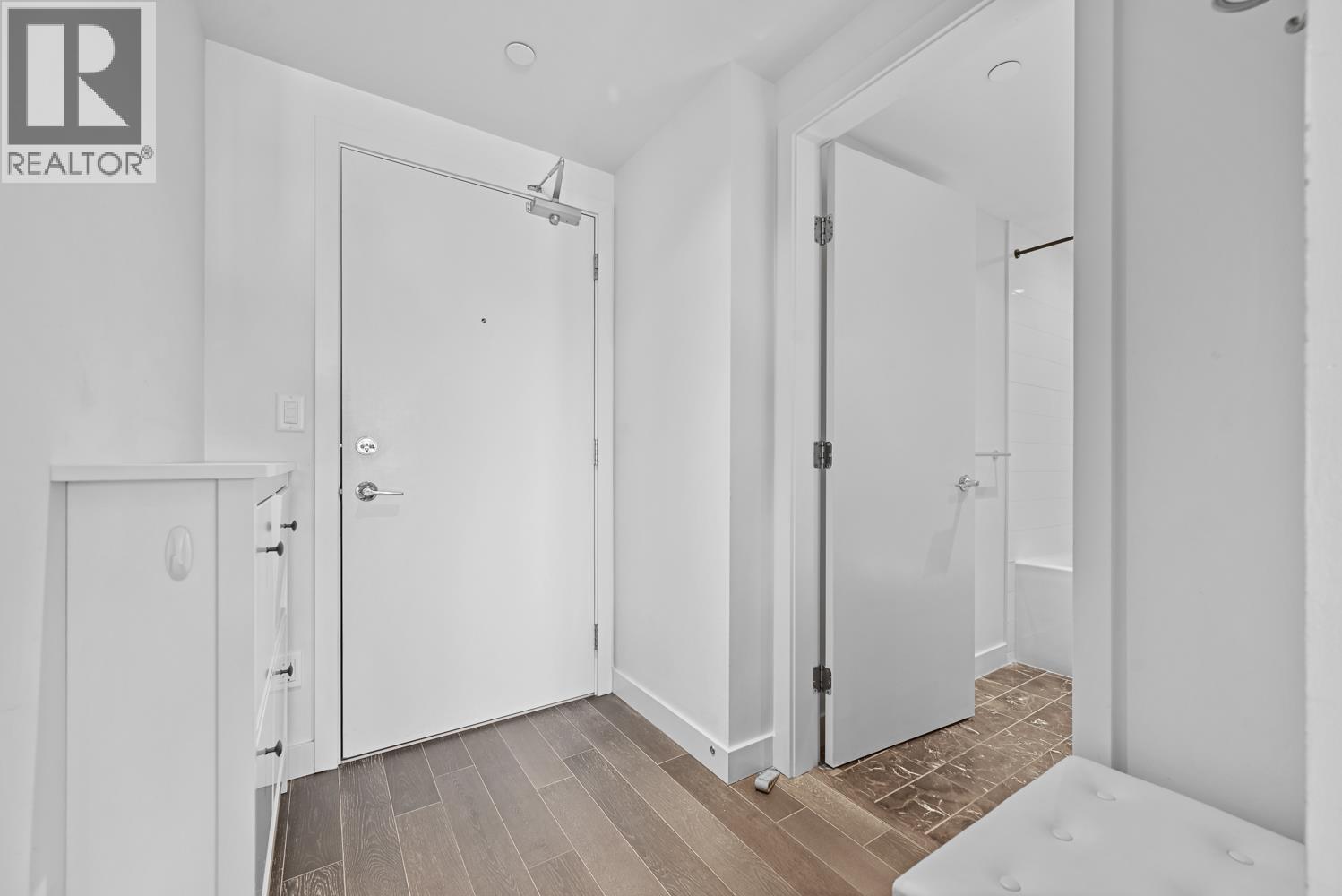 1007 7468 LANSDOWNE ROAD