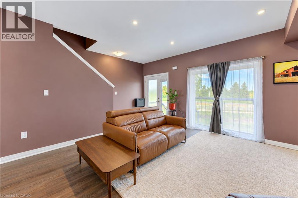 15 Benninger Drive, Kitchener, Ontario  N2E 0J4 - Photo 5 - 40868850