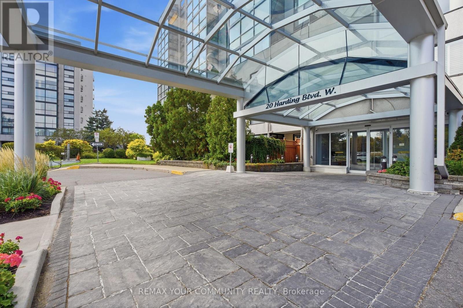 402 - 20 Harding Boulevard, Richmond Hill, Ontario  L4C 9S4 - Photo 2 - N13860422