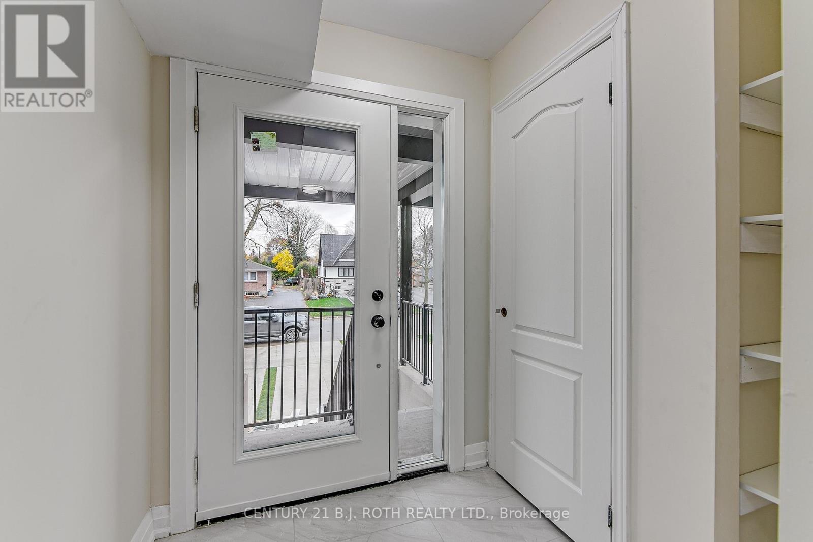 6 - 98 Peel Street, Barrie (Wellington), Ontario L4M 3K7 - Photo 2 - S13860506