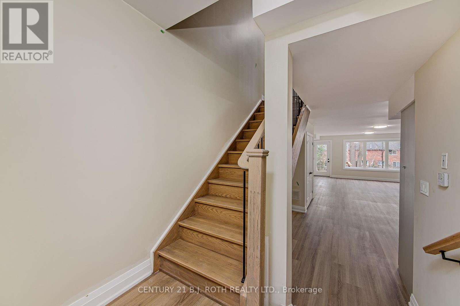 6 - 98 Peel Street, Barrie (Wellington), Ontario L4M 3K7 - Photo 5 - S13860506