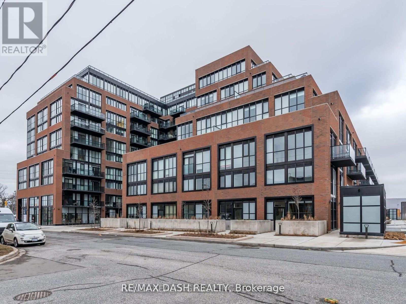 723 - 2300 St. Clair Avenue W, Toronto, Ontario  M6N 1K8 - Photo 2 - W13860462