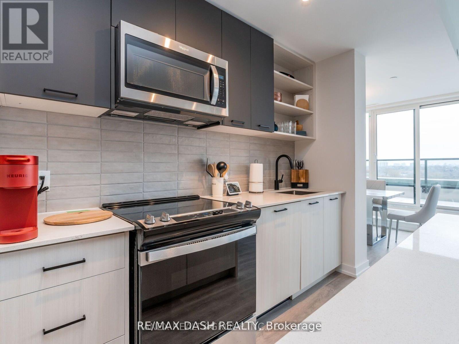 723 - 2300 St. Clair Avenue W, Toronto, Ontario  M6N 1K8 - Photo 6 - W13860462