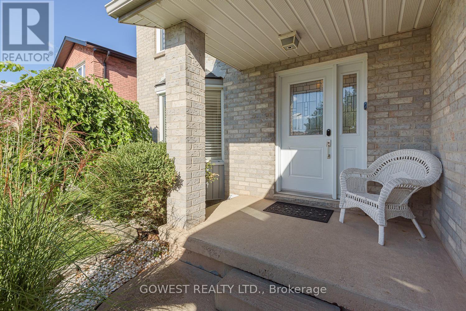 127 Valera Drive, Hamilton, Ontario  L8E 4S9 - Photo 3 - X13860468