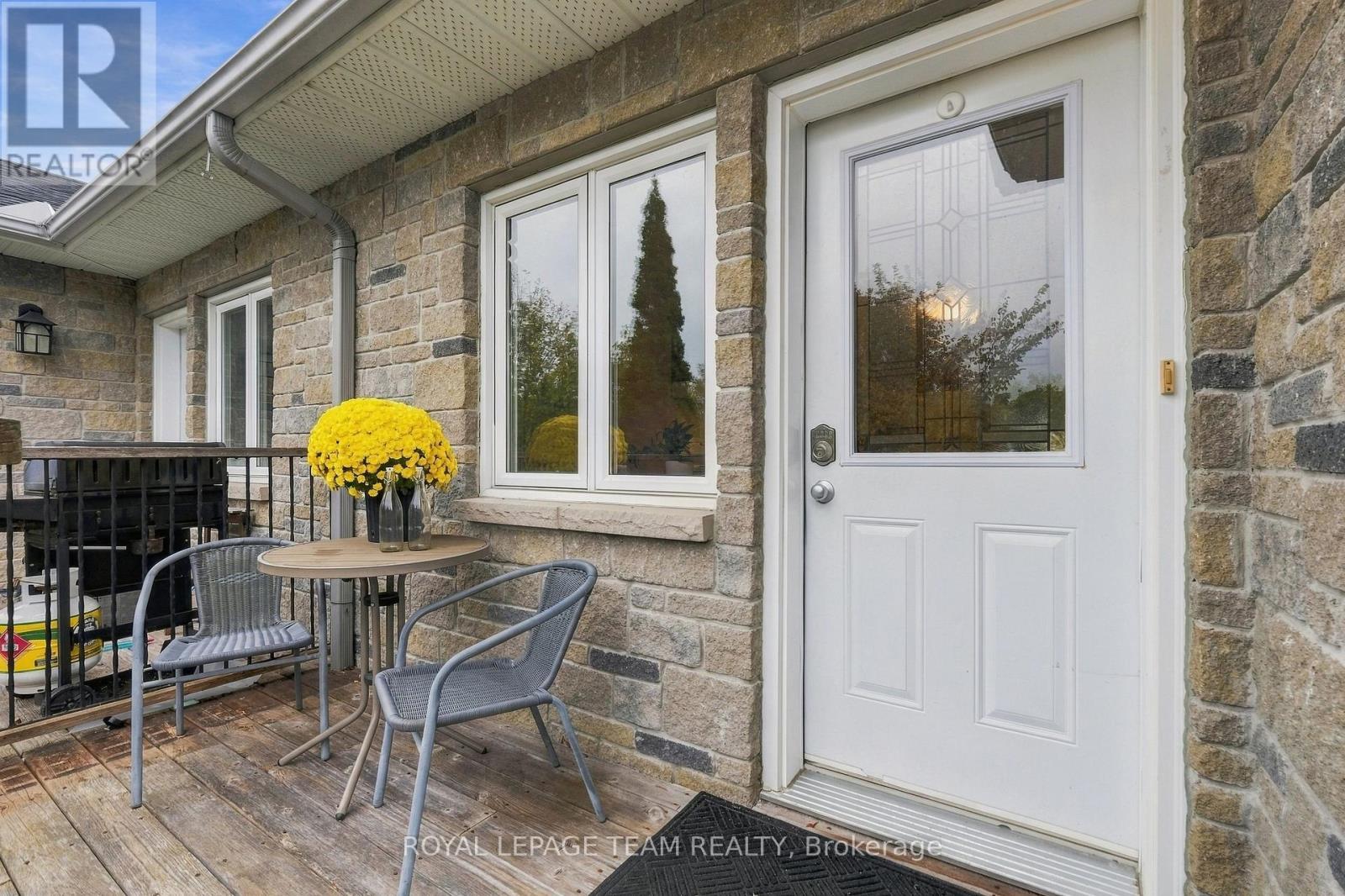 24 Farm Street, Mississippi Mills, Ontario  K0A 1A0 - Photo 2 - X13860544