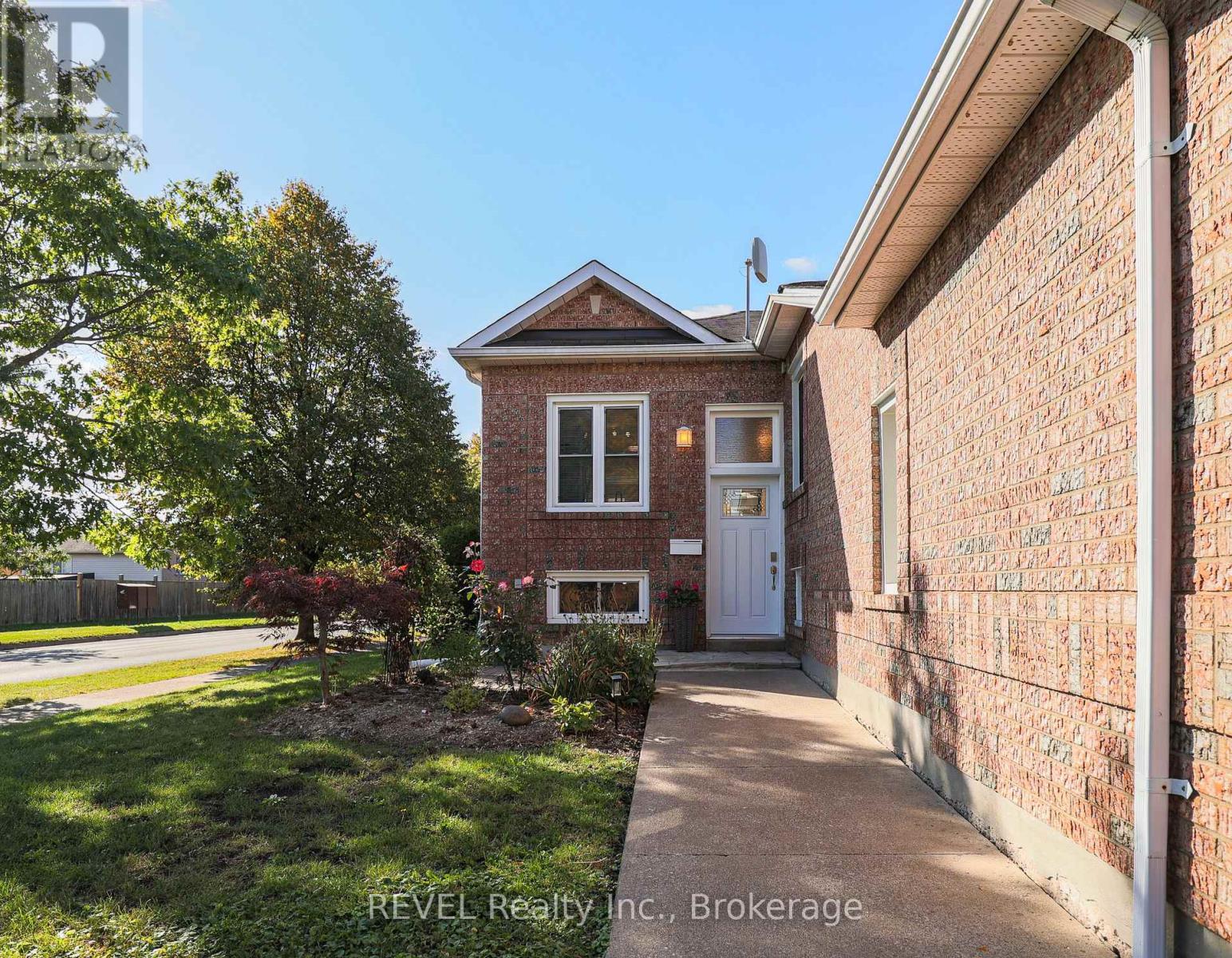 3 Jackson Court W, Welland, Ontario  L3C 7G2 - Photo 4 - X13860546