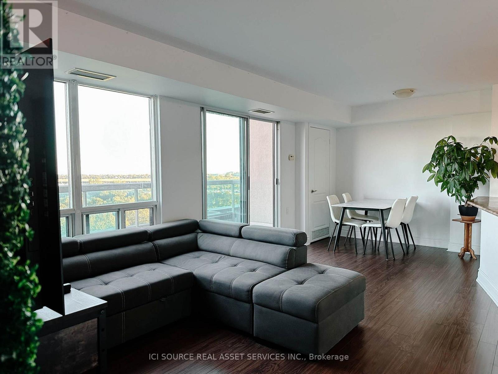 901 - 935 Sheppard Avenue W, Toronto, Ontario M3H 2T7 - Photo 5 - C13860528