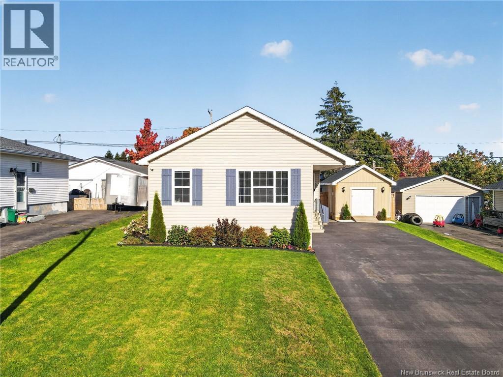 61 Bolton Street Moncton New Brunswick Canada E1E2H5 2